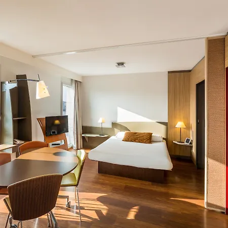 Hotel apartamentowy Adagio Centre 4*